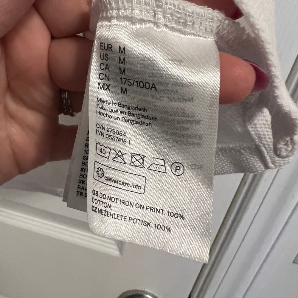 2 for $10 | H&M ‘LEFT UNREAD’ White Short Sleeve Shirt Crew Neck Women’s Medium - Picture 7 of 10